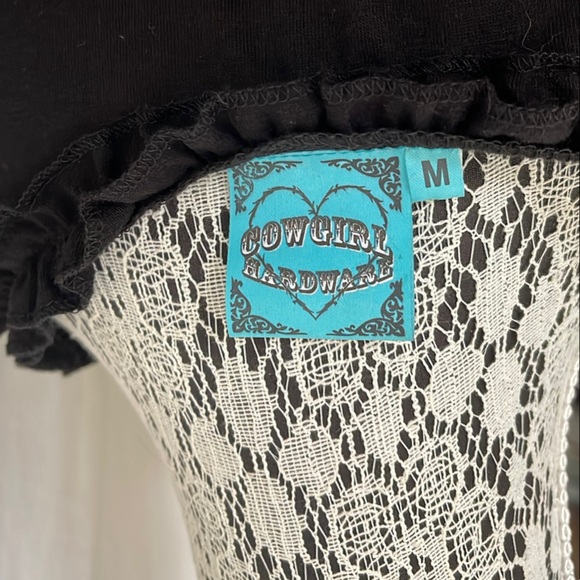 Elegant Black Dress with Paisley and Pink Details - Picture 2 of 8